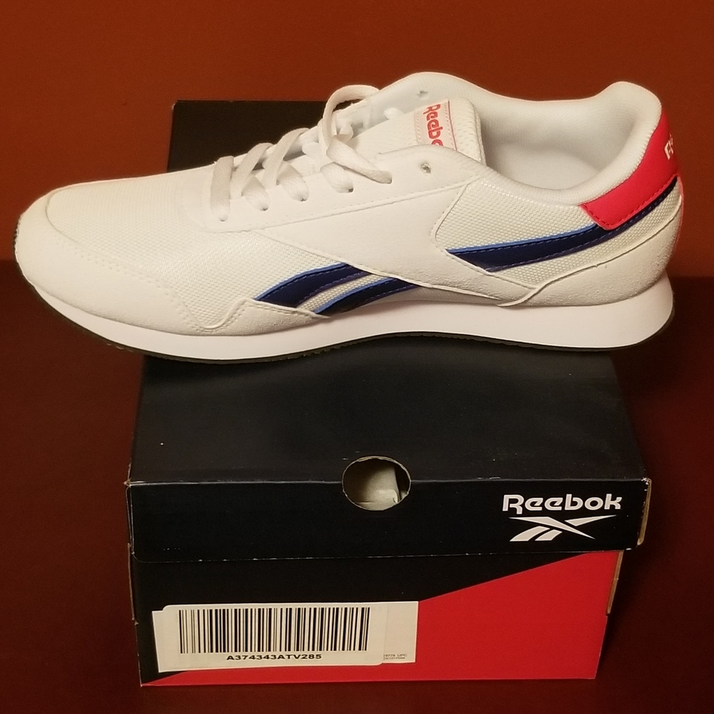 Ladies Reebok tennis shoe, NWOT, Firm on price
